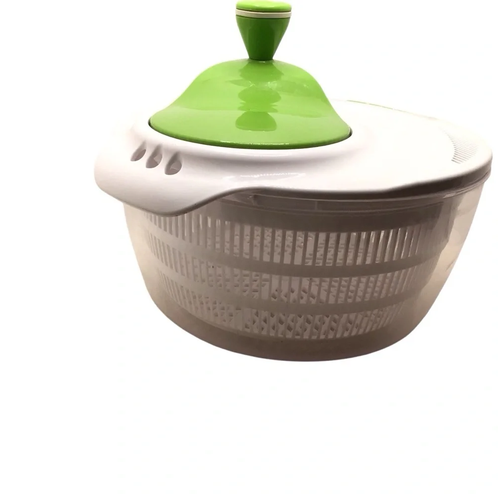 Mainstays Salad Spinner 4 Quart Green Easy Spin Rotary Handle.